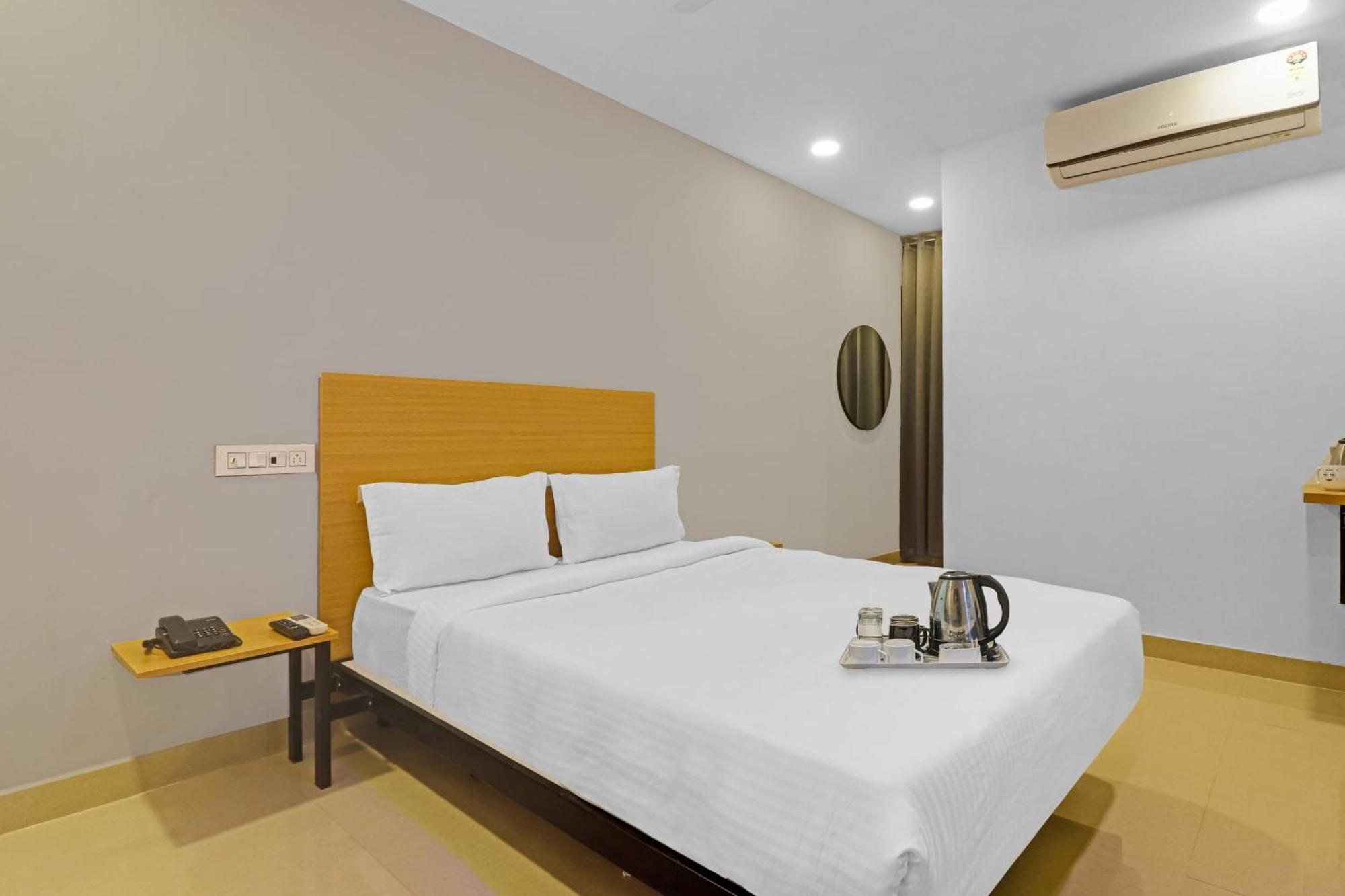 Townhouse Che Sigma Hotel Hyderabad Exterior photo