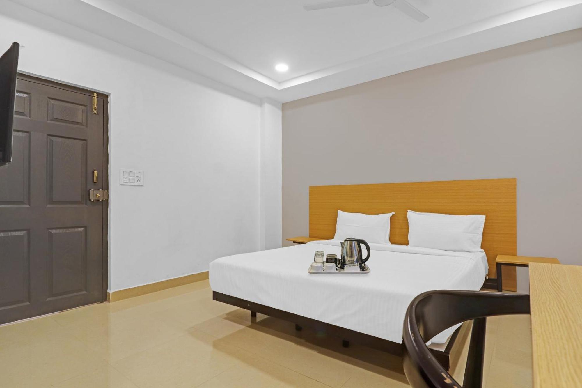 Townhouse Che Sigma Hotel Hyderabad Exterior photo