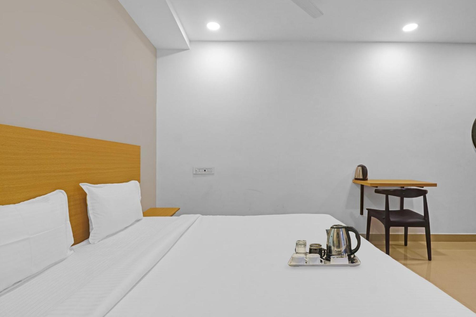 Townhouse Che Sigma Hotel Hyderabad Exterior photo