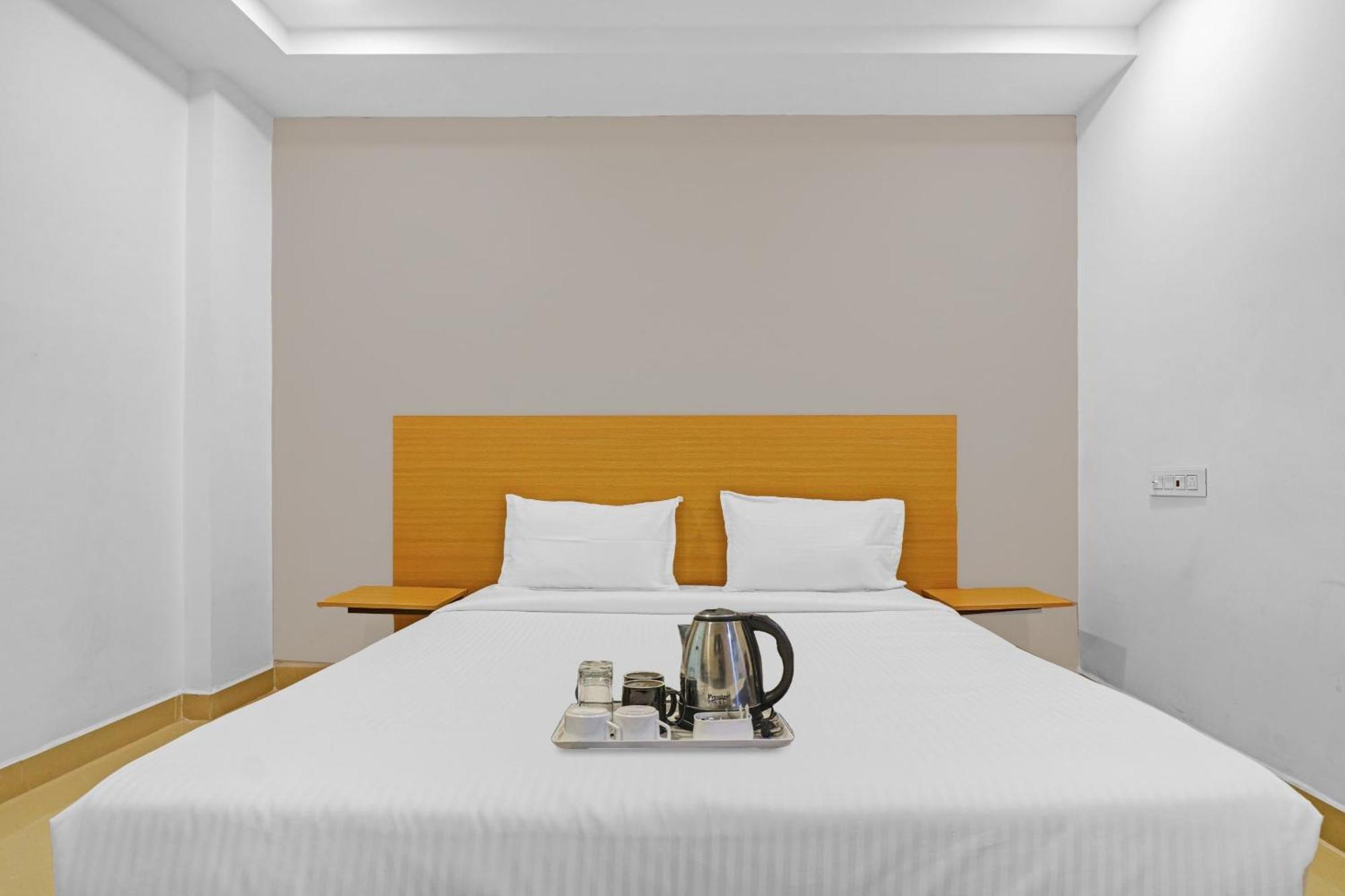 Townhouse Che Sigma Hotel Hyderabad Exterior photo