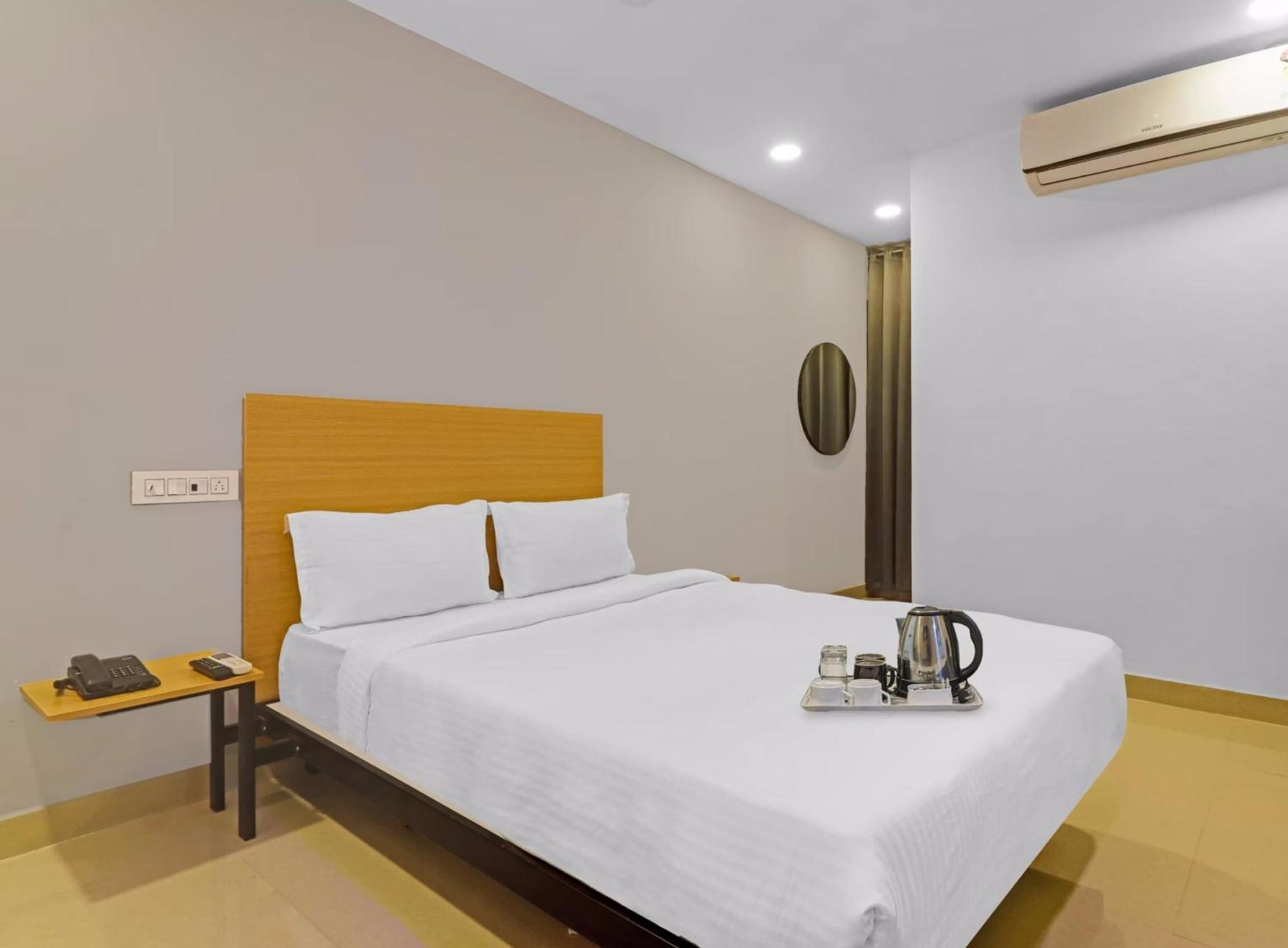 Townhouse Che Sigma Hotel Hyderabad Exterior photo